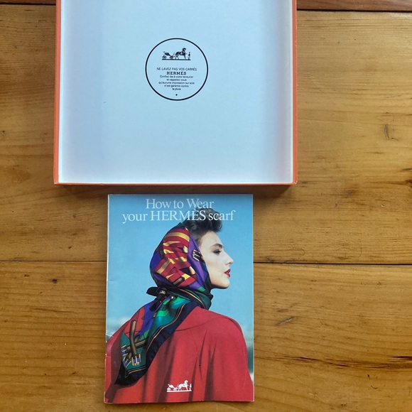 Vintage Hermès Scarves - Picture 3 of 16